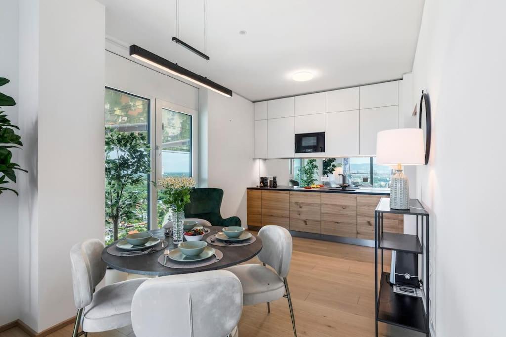 Design With Amazing View Over Apartamento *